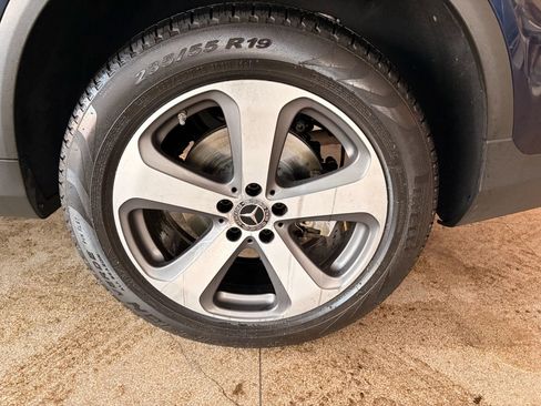 Used 2019 Mercedes-Benz GLC 300 4MATIC image 42