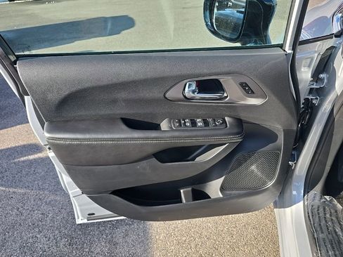 New 2026 Chrysler Pacifica Select image 19