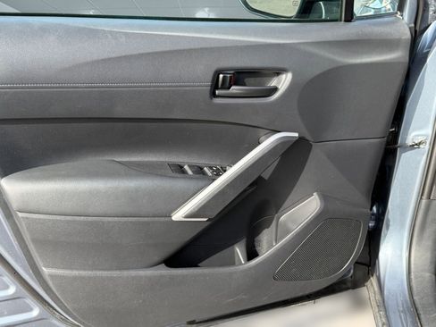 Used 2025 Toyota Corolla Cross LE image 12