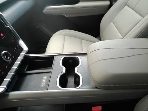 Used 2026 GMC Acadia Elevation w/ Elevation Premium Package FWD image 43