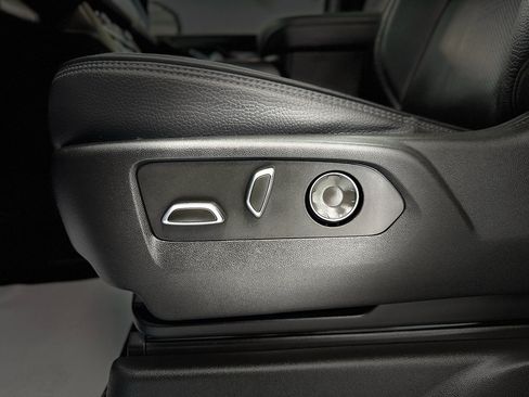 Used 2023 GMC Yukon XL Denali AWD/4WD image 16