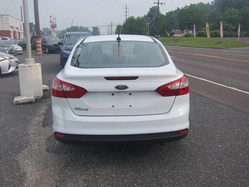 Used 2014 Ford Focus S FWD image 4