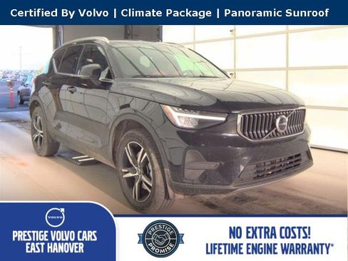 Certified 2025 Volvo XC40 B5 Core image 1