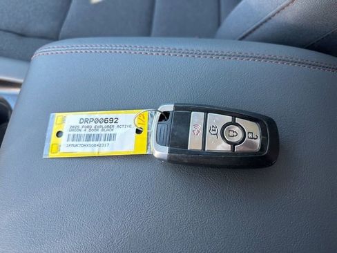 Used 2025 Ford Explorer Active image 28