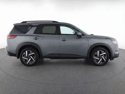 Used 2025 Nissan Kicks SV FWD image 11