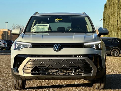 New 2026 Volkswagen Taos SE image 9