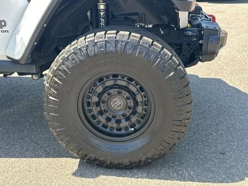 Used 2021 Jeep Gladiator Rubicon AWD/4WD image 16