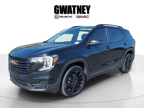 Used 2024 GMC Terrain SLE w/ Driver Convenience Package image 3