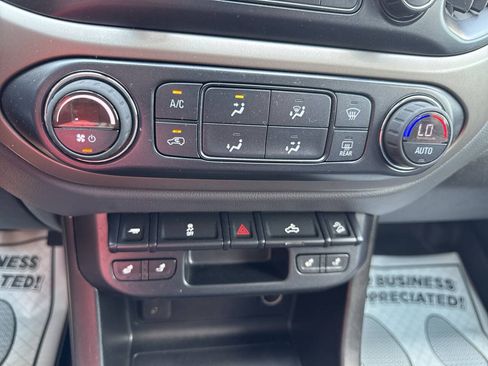 Used 2017 Chevrolet Colorado Z71 AWD/4WD image 29