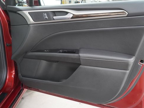 Used 2015 Ford Fusion SE w/ Equipment Group 202A FWD image 9