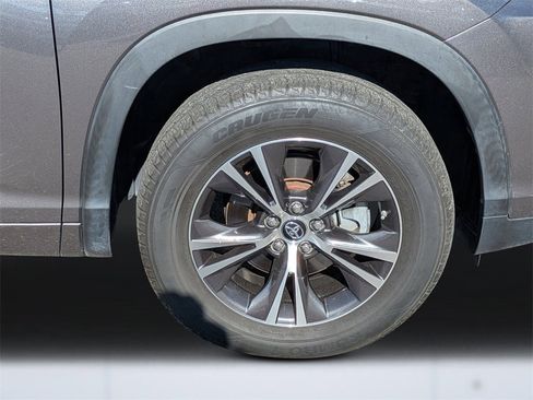 Used 2018 Toyota Highlander LE image 10