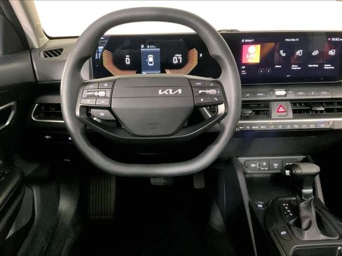 Used 2025 Kia K4 FWD image 5