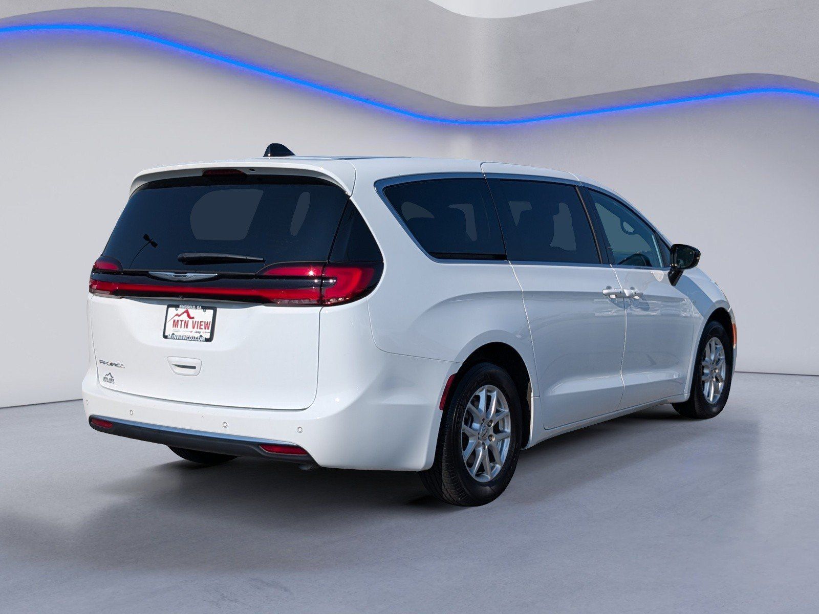 Used 2025 Chrysler Pacifica Select FWD image 9