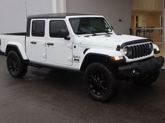 Used 2025 Jeep Gladiator Sport video 2