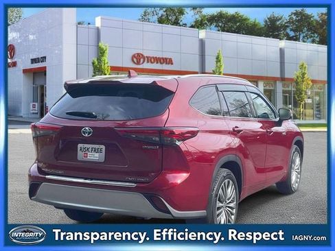 Used 2021 Toyota Highlander Platinum AWD/4WD image 6