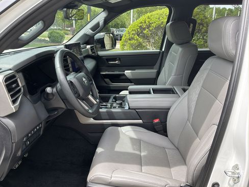 Used 2025 Toyota Tundra Limited w/ TRD Off-Road Package AWD/4WD image 16