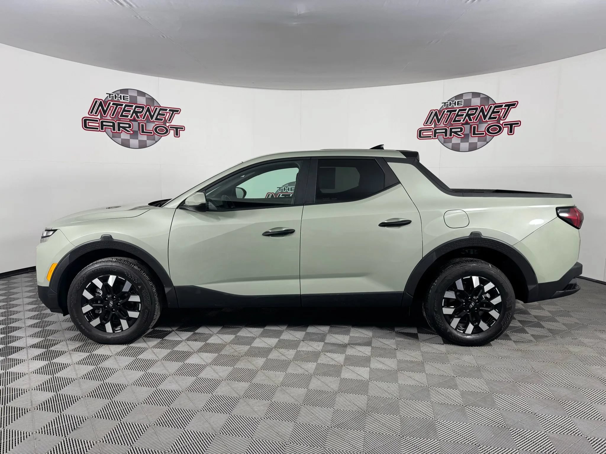 Used 2025 Hyundai Santa Cruz SE AWD/4WD image 4