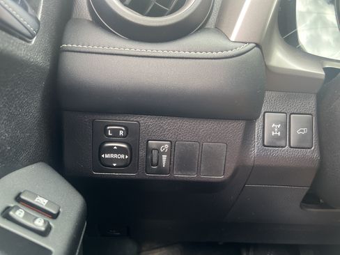 Used 2016 Toyota RAV4 XLE w/ Protection Package AWD/4WD image 33