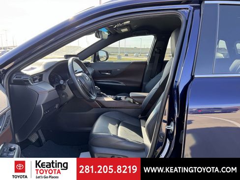 Certified 2024 Toyota Venza XLE image 10