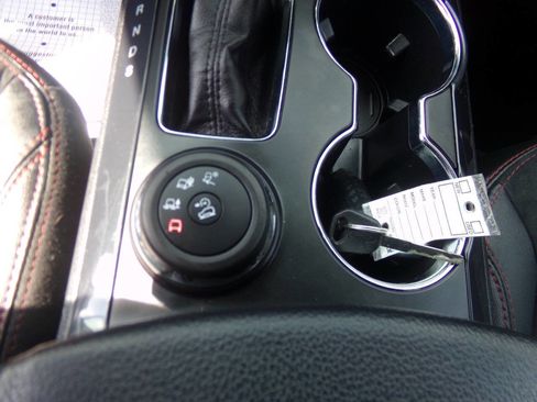 Used 2018 Ford Explorer XLT w/ Equipment Group 202A image 30