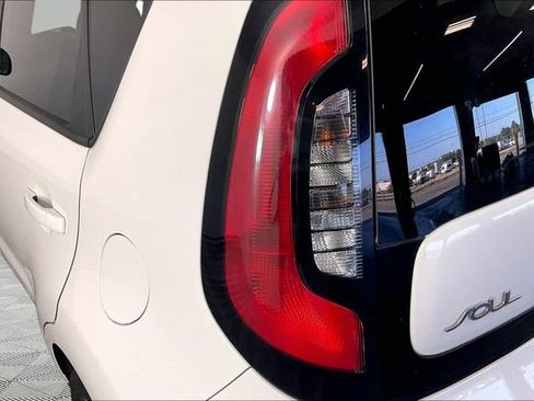Used 2015 Kia Soul + FWD image 11
