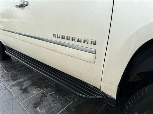 Used 2011 Chevrolet Suburban LTZ RWD image 10