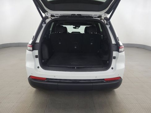 Used 2023 Jeep Grand Cherokee Altitude image 29