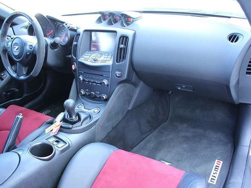 Used 2020 Nissan 370Z NISMO image 17
