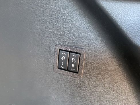 Used 2020 Buick Enclave Avenir w/ Avenir Technology Package image 12