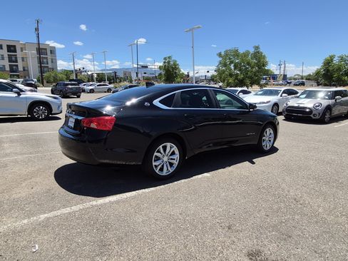 Used 2017 Chevrolet Impala LT FWD image 5