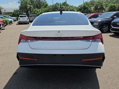 Used 2025 Hyundai Elantra SE FWD image 7
