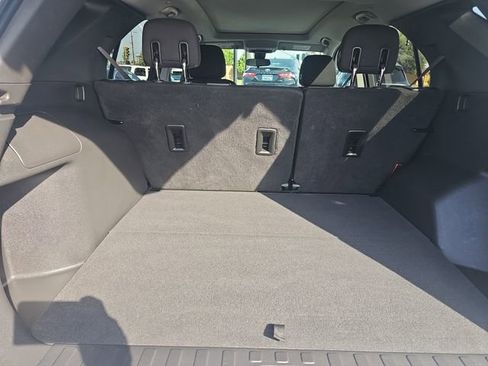 Used 2020 Chevrolet Equinox LT FWD image 18