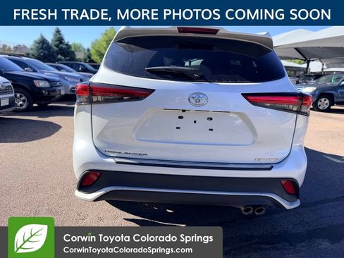 Used 2023 Toyota Highlander XSE AWD/4WD image 7