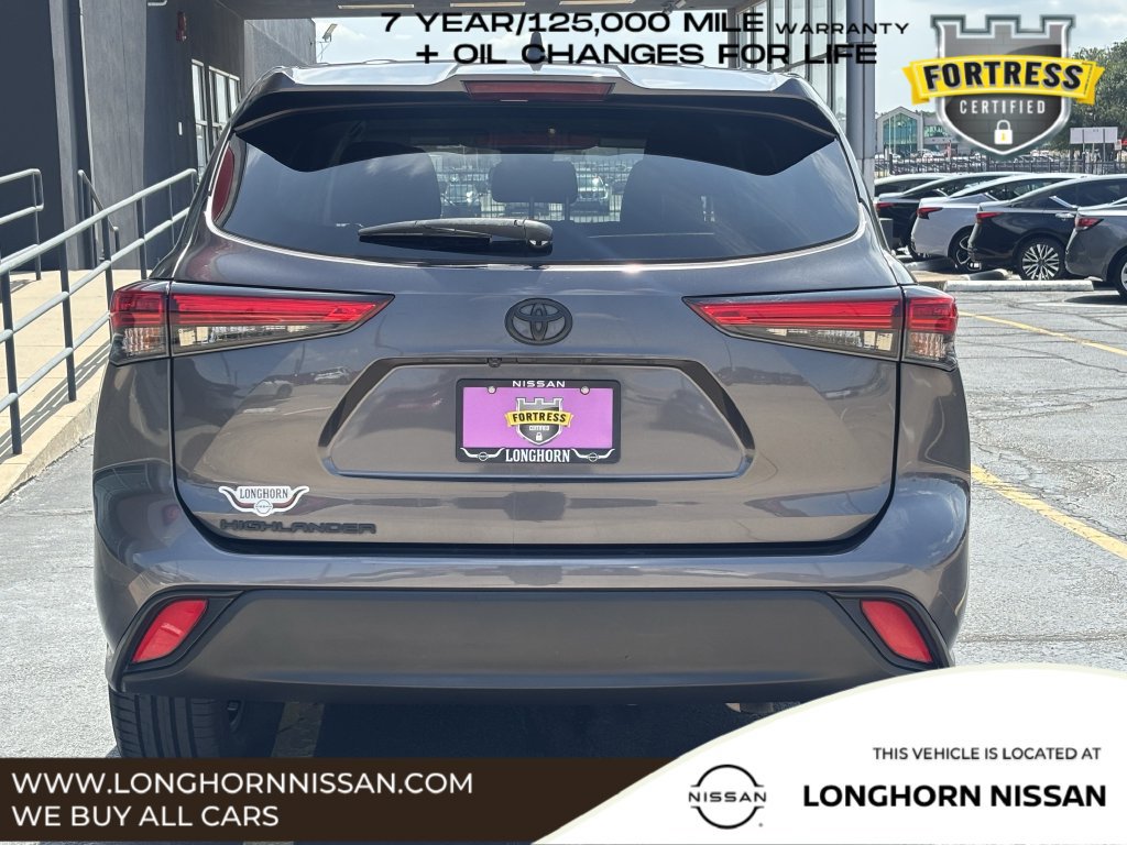 Used 2022 Toyota Highlander L FWD image 4