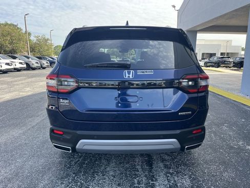 New 2025 Honda Pilot Touring image 4