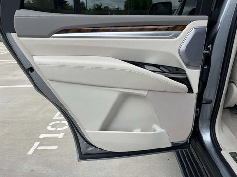 Certified 2025 Cadillac Escalade Sport Platinum AWD/4WD image 19