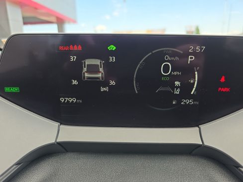 Used 2025 Toyota Prius XLE AWD/4WD image 19