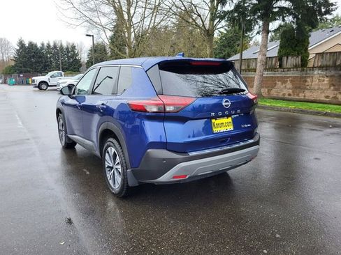 Used 2023 Nissan Rogue SV image 3
