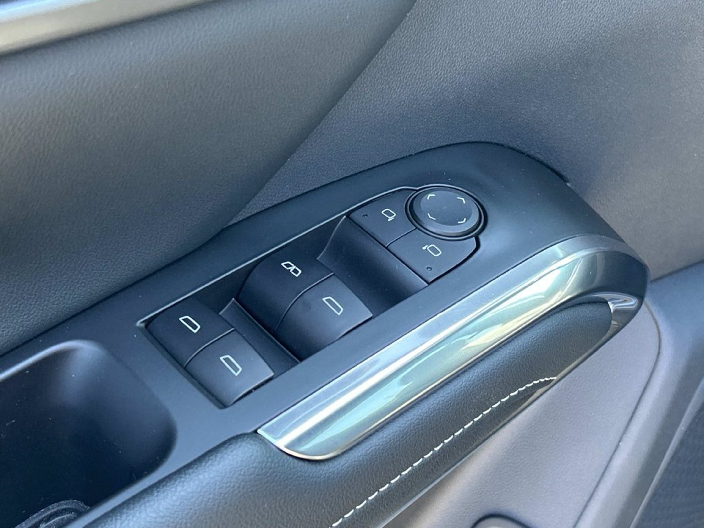 Used 2024 Chevrolet Traverse LT w/ Trailering Package FWD image 17