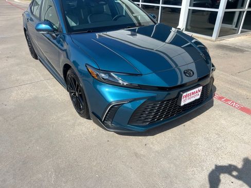 Used 2026 Toyota Camry SE w/ Multimedia Upgrade Package FWD image 4