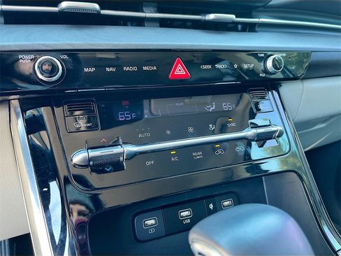 Used 2024 Kia Carnival SX image 16