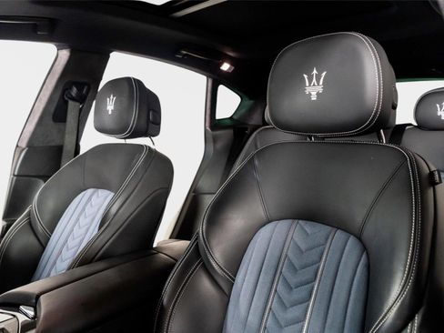 Used 2023 Maserati Levante GT AWD/4WD image 3