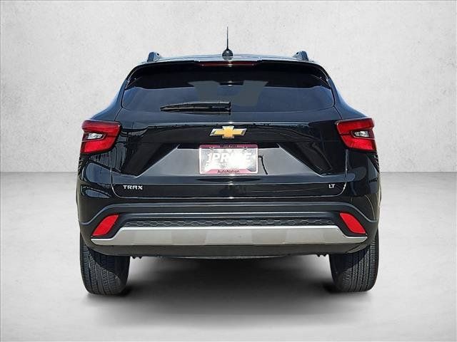 Used 2025 Chevrolet Trax LT FWD image 7