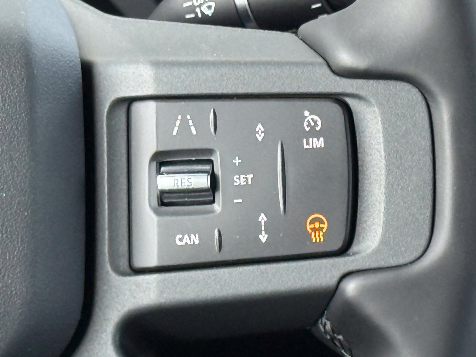 New 2025 Land Rover Defender 110 X-Dynamic SE AWD/4WD image 34