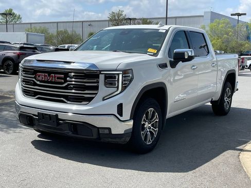 Used 2025 GMC Sierra 1500 SLT image 3