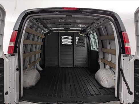 Used 2017 GMC Savana 2500 RWD image 16