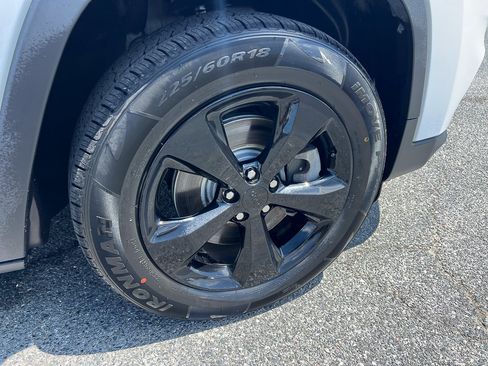 Used 2020 Jeep Cherokee Latitude Plus AWD/4WD image 8