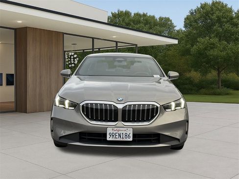Used 2025 BMW 530i image 3