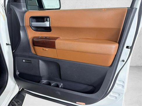 Used 2016 Toyota Sequoia Platinum RWD image 16