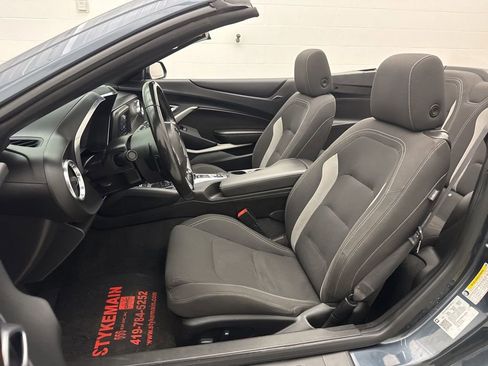 Used 2022 Chevrolet Camaro LT RWD image 19
